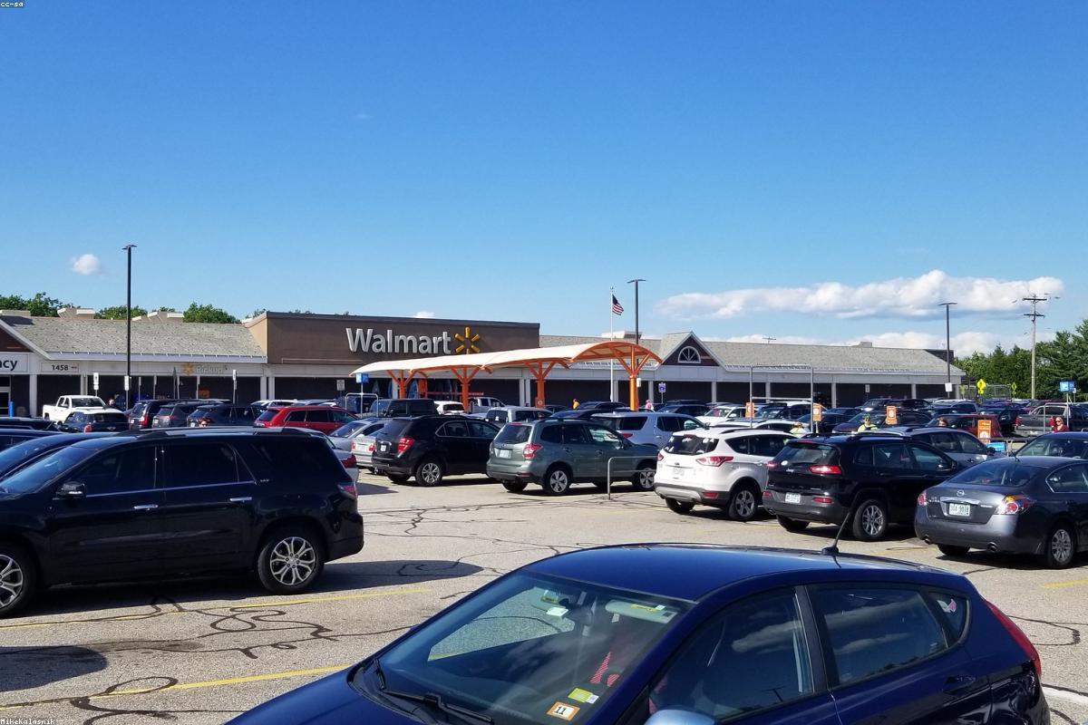 Retail Titan Reaches New Heights: Walmart Shatters $1 Trillion Market Cap Milestone