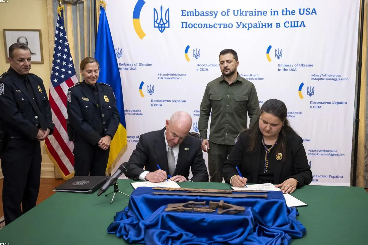 A Race Against Time: Zelensky’s Urgent Plea for NATO Air Defenses Following Massive Russian Assaults