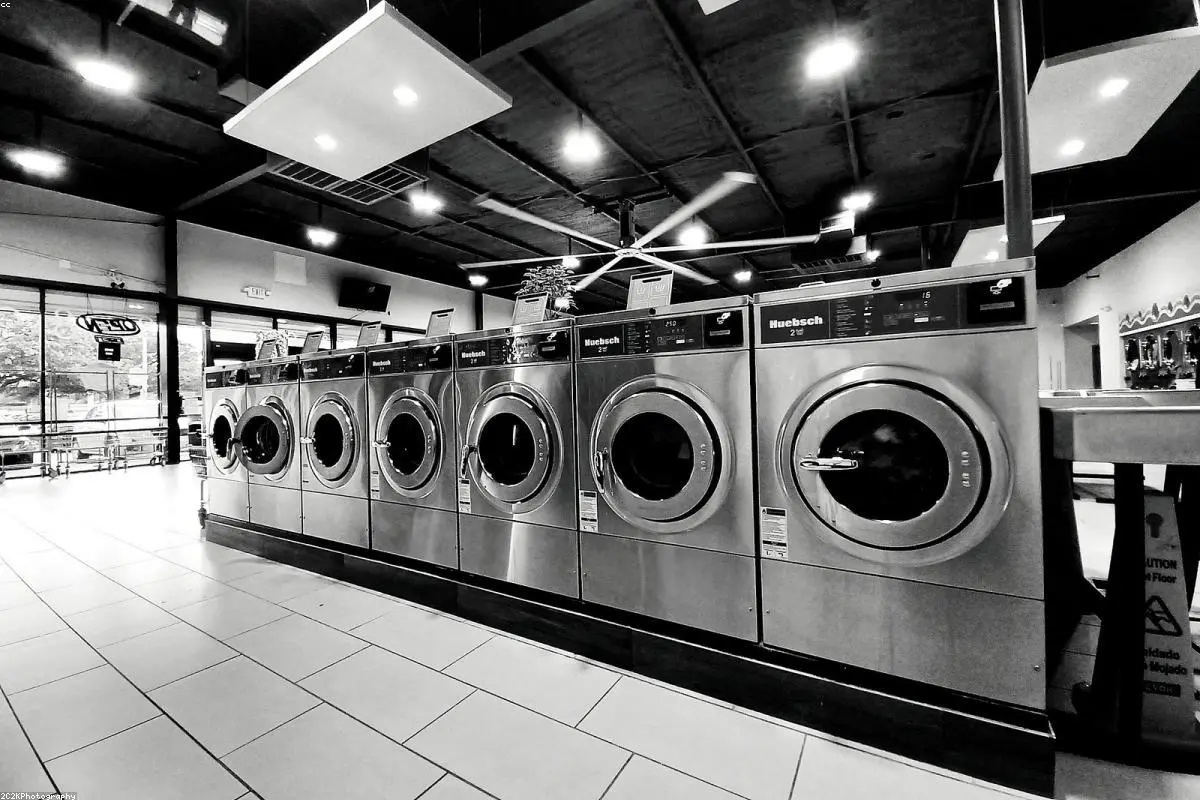 UK High Streets Go Digital: One in Seven Shops Bids Farewell to Cash in Just a Year