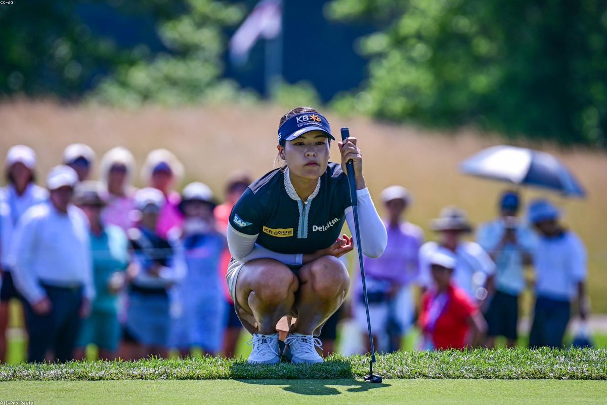 LPGA Season Opener: Woad Charges with Stunning Round, Trails Leader by One