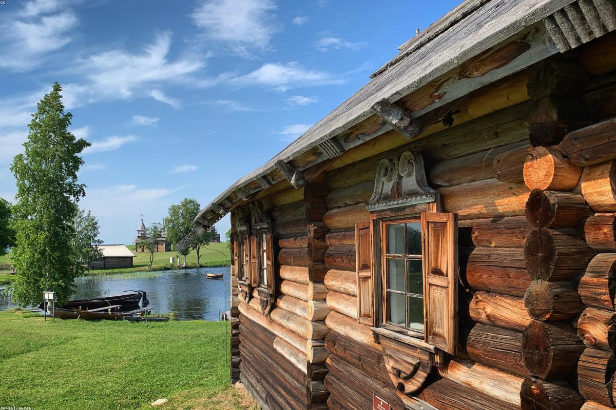 Reporting from Russia: BBC's Steve Rosenberg Navigates Insults & Scrutiny